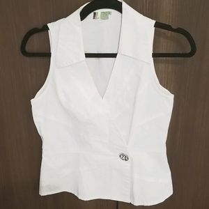 White Jeweled Buttons Sleeveless Cotton Top Marked a Size 4